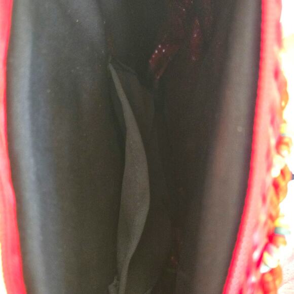 VINTAGE WOVEN RAINBOW RED PURSE ZIPPER CLOSURE FEET ON BAG - Picture 5 of 5